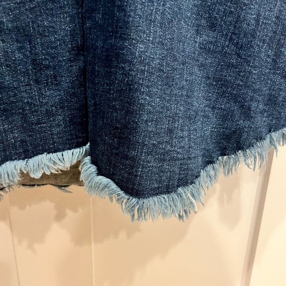 Ella Moss Denim Button-Up Box Shirt with Frayed Hem - Picture 3 of 5